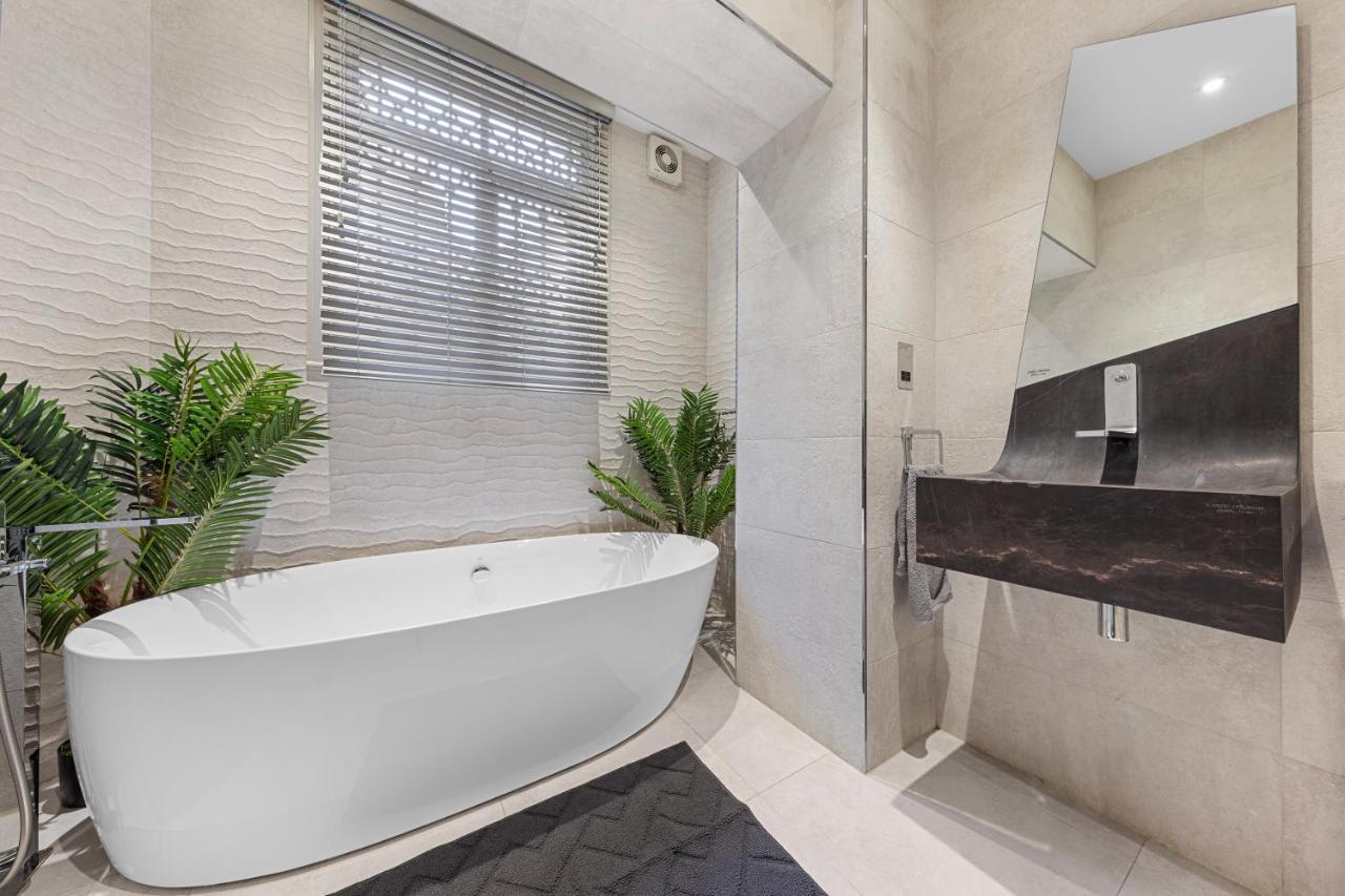 Apartamento Harrods 2 Bed Lux Flat W/Patio Londres Exterior foto